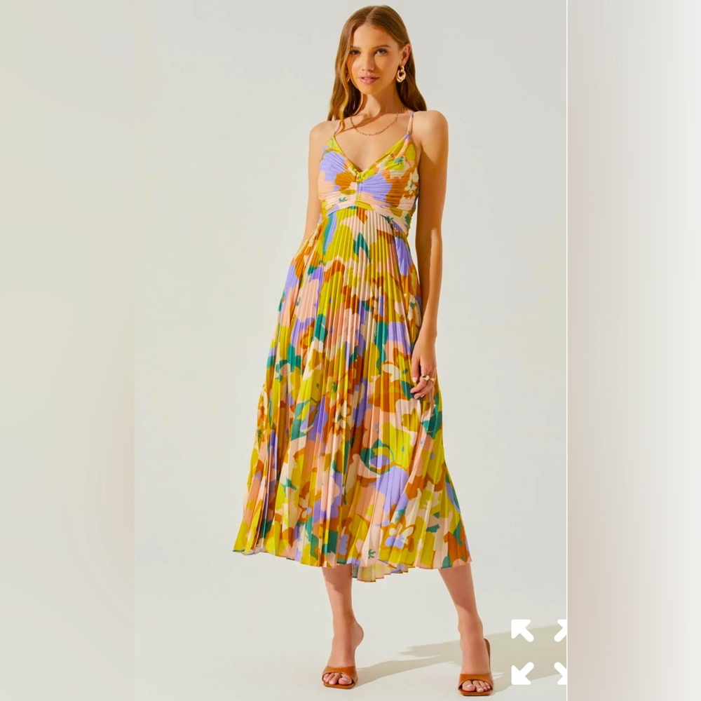 Floral midi dress by ASTR the Label
